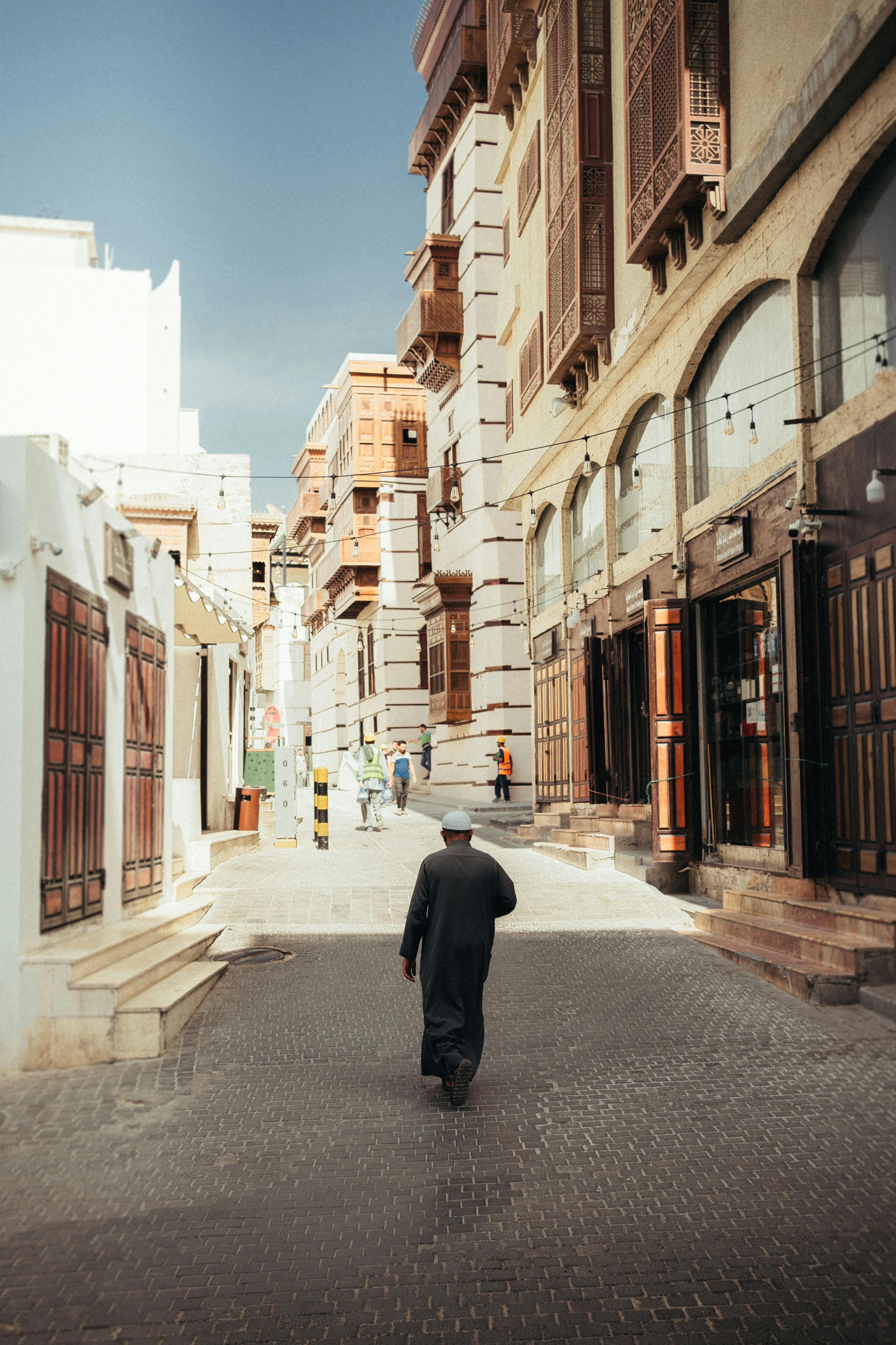 Saudi Arabia Food Guide: Best Dishes, Restaurants & Street Food 2026